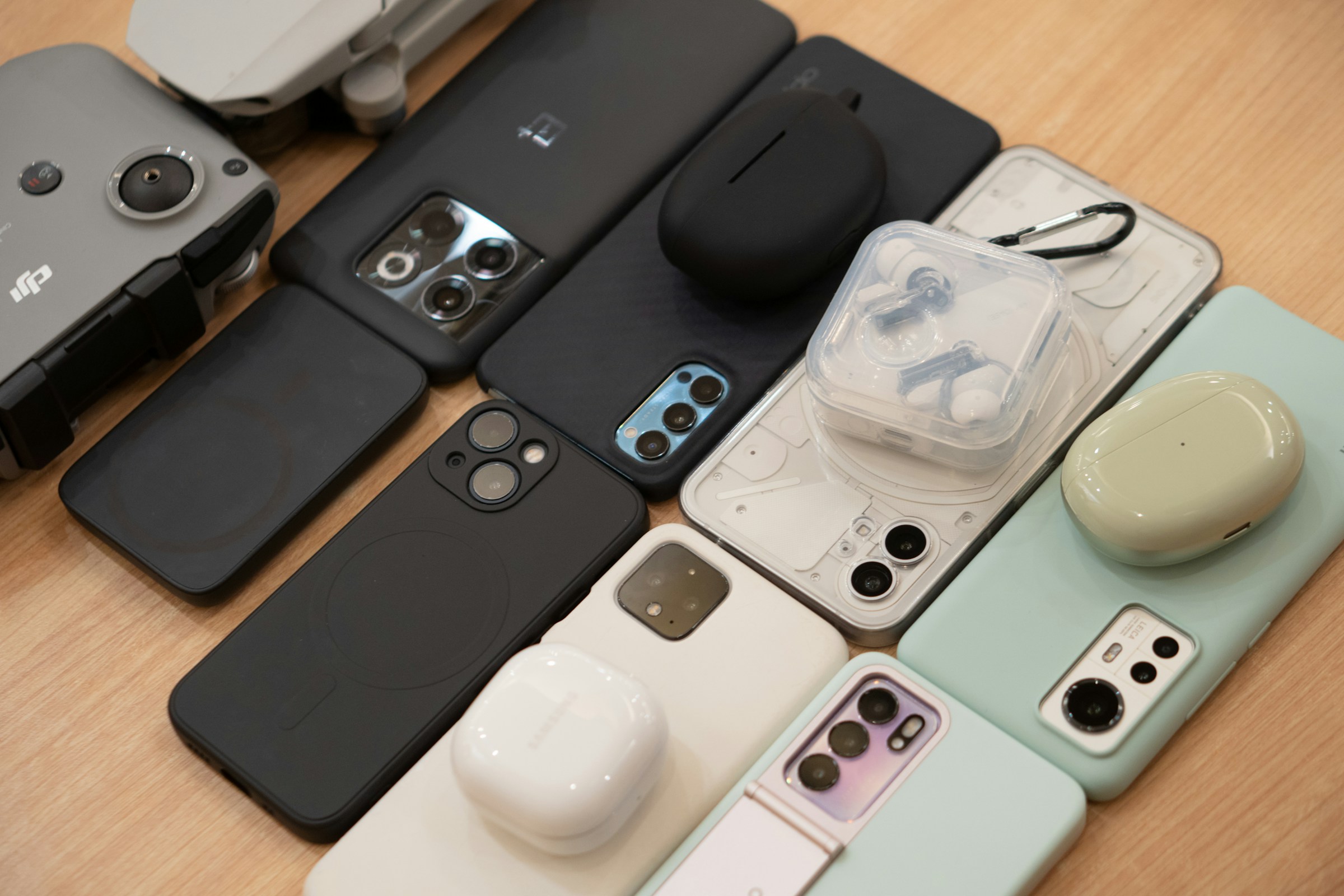 Mobile Phones Item 4 CAN