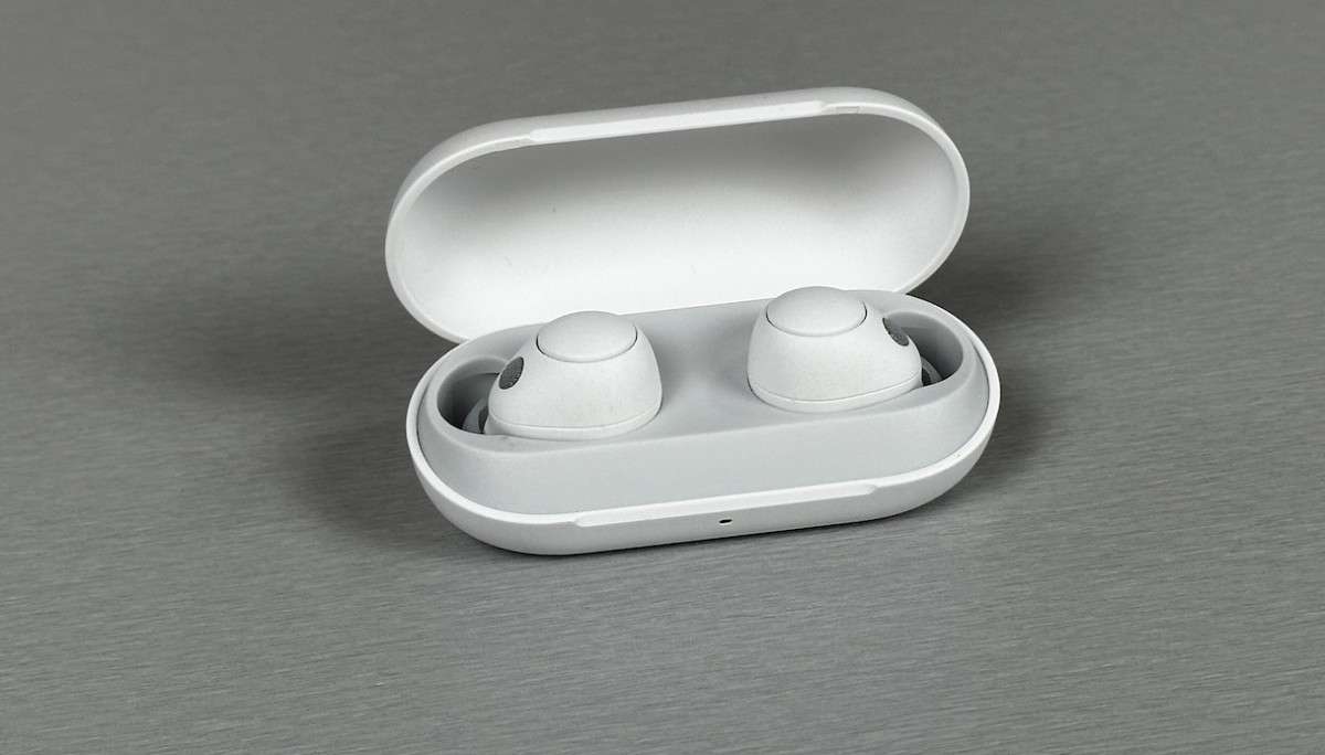 Headphones & Earbuds Item 1 Bwy
