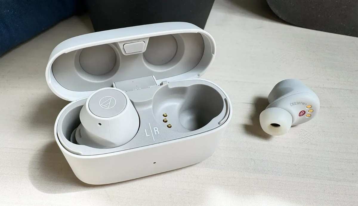 Headphones &amp; Earbuds Item 3 MRw